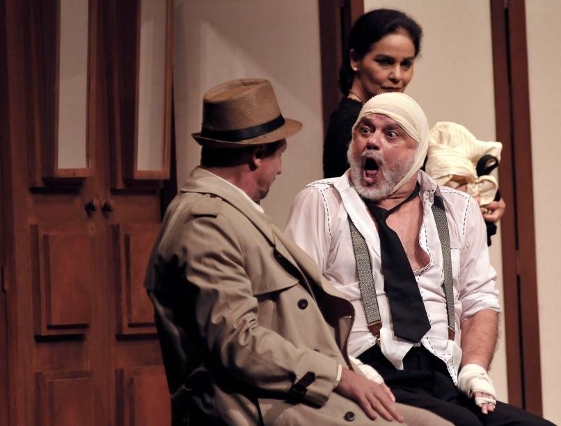 O Olho Azul da Falecida: comédia cheia de situações ultrajantes, do inglês Joe Orton (1933-1967) O Olho Azul da Falecida: comédia cheia de situações ultrajantes, do inglês Joe Orton (1933-1967)