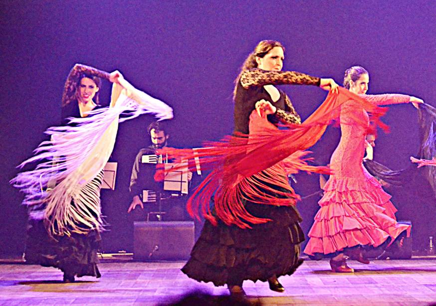 Bailarinos do Studio Gesto: dança flamenca Bailarinos do Studio Gesto: dança flamenca