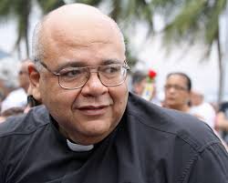 Padre Jorjão lança livro sobre o seminarista e surfista Guido Schäffer, do Rio, que pode virar santo