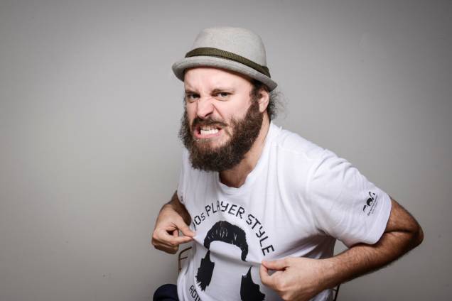 Paulinho Serra: stand-up inclui comentários sobre a vida do comediante Paulinho Serra: stand-up inclui comentários sobre a vida do comediante