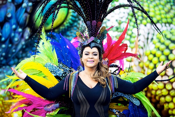 Preta Gil fala sobre cantar com o pai no Bloco da Preta, concorrência com Anitta e sobre as críticas ao seu corpo