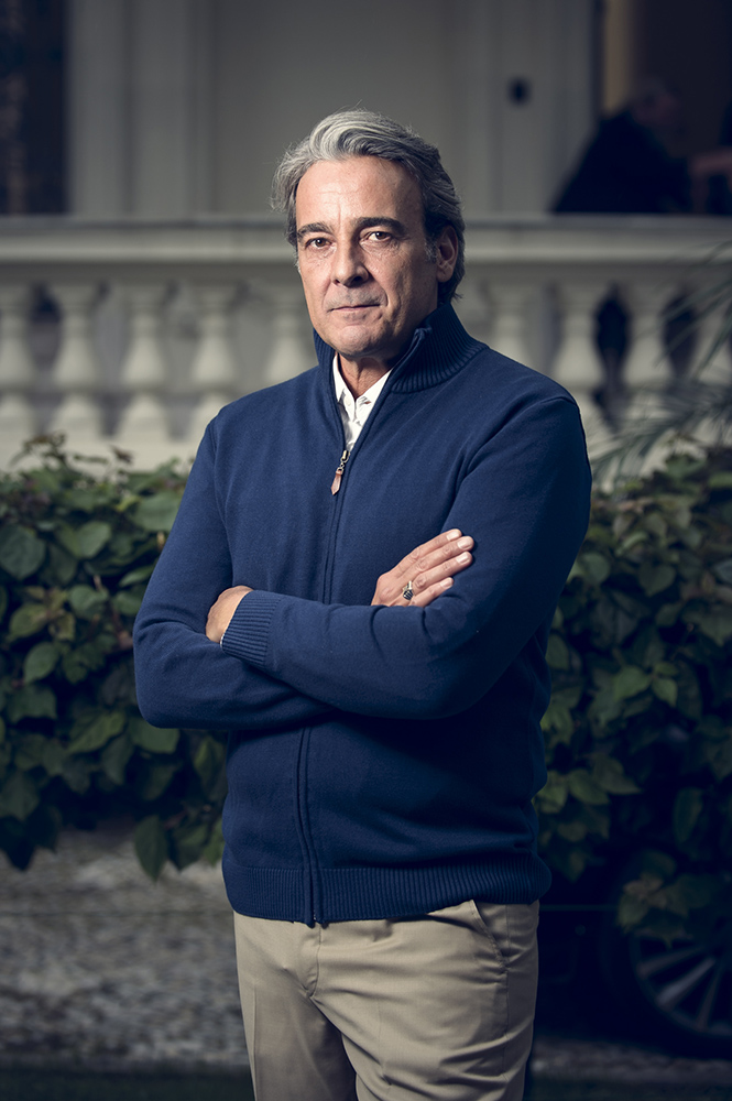 Travesti filmada com ator Alexandre Borges perde processo judicial