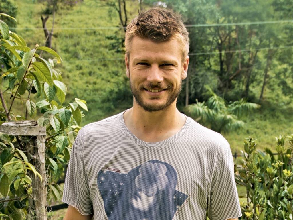 Rodrigo Hilbert pede desculpas após ser criticado por caçar e abater filhote de ovelha na TV