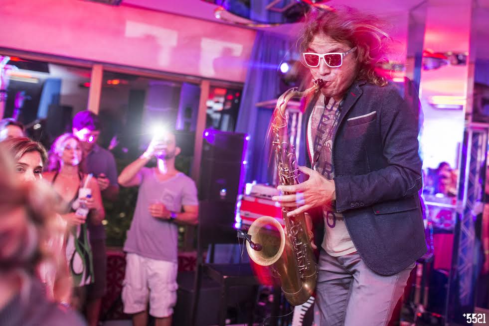 DJs preparam sets dançantes para lives nas redes sociais