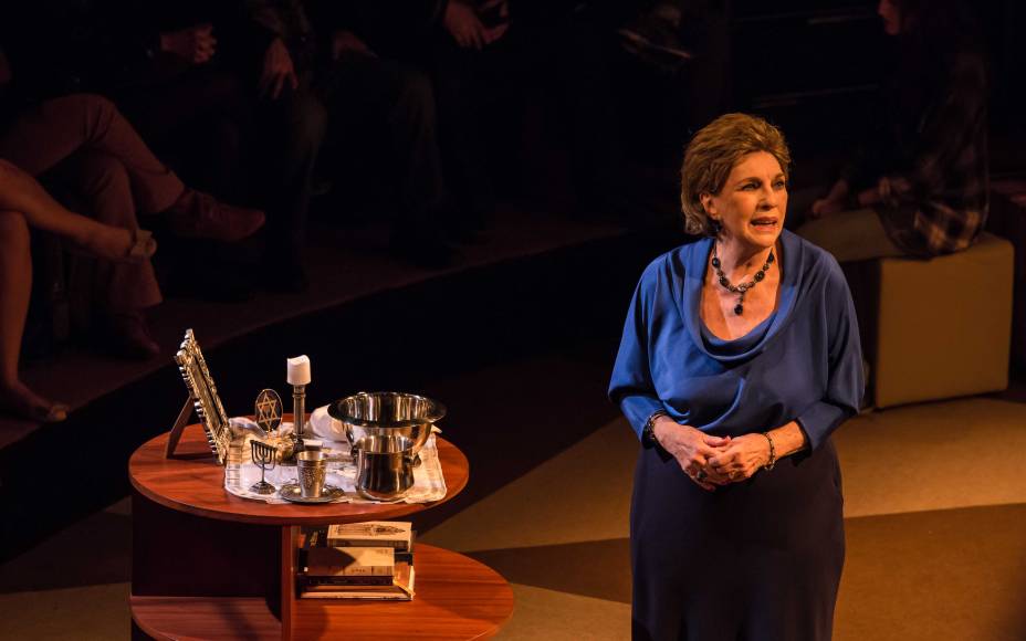 Suzana Faini, como a matriarca da família: atuação magistral Suzana Faini, como a matriarca da família: atuação magistral