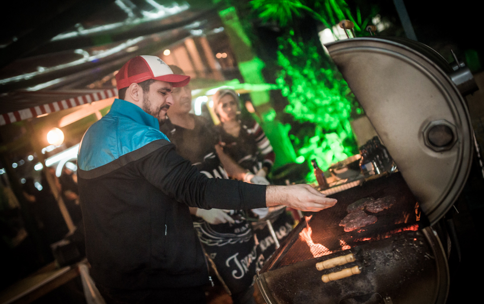 Sobe abre cedo aos sábados para hamburgada na brasa. Saiba mais