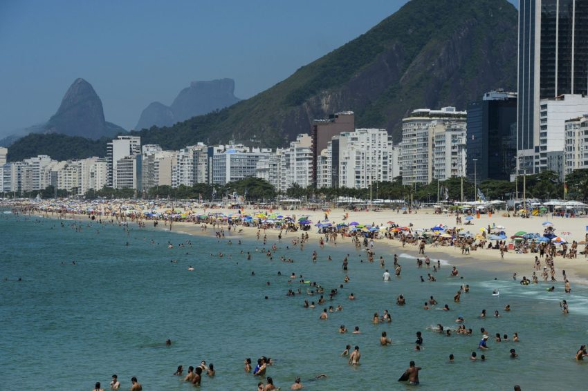 Rio terá fim de semana de calor e pancadas de chuva