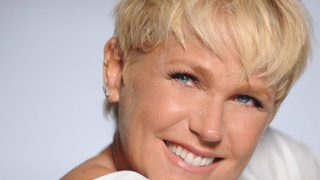 Xuxa se submete a cirurgia estética em São Paulo