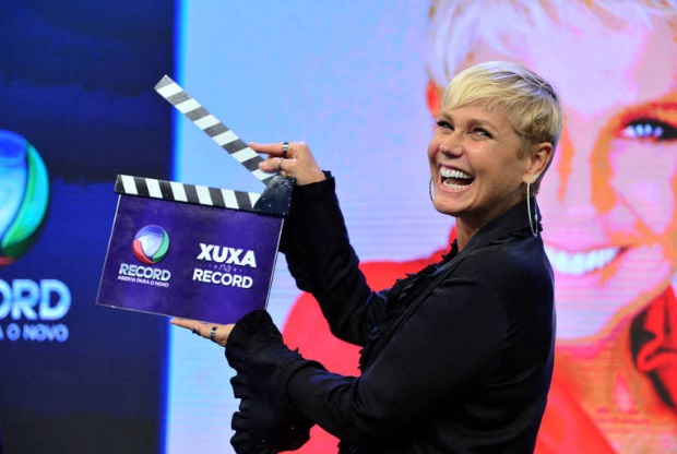 Xuxa vai acumular funções na Record e apresentar um programa na TV, outro na internet sobre animais