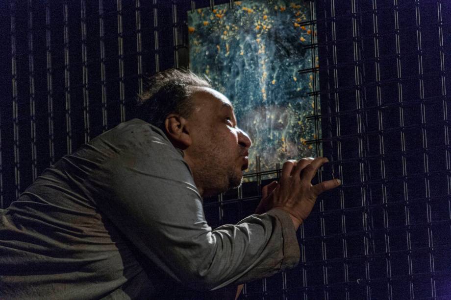 Cacá Carvalho em O Homem do Subsolo: inspirado na obra de Dostoievski Cacá Carvalho em O Homem do Subsolo: inspirado na obra de Dostoievski