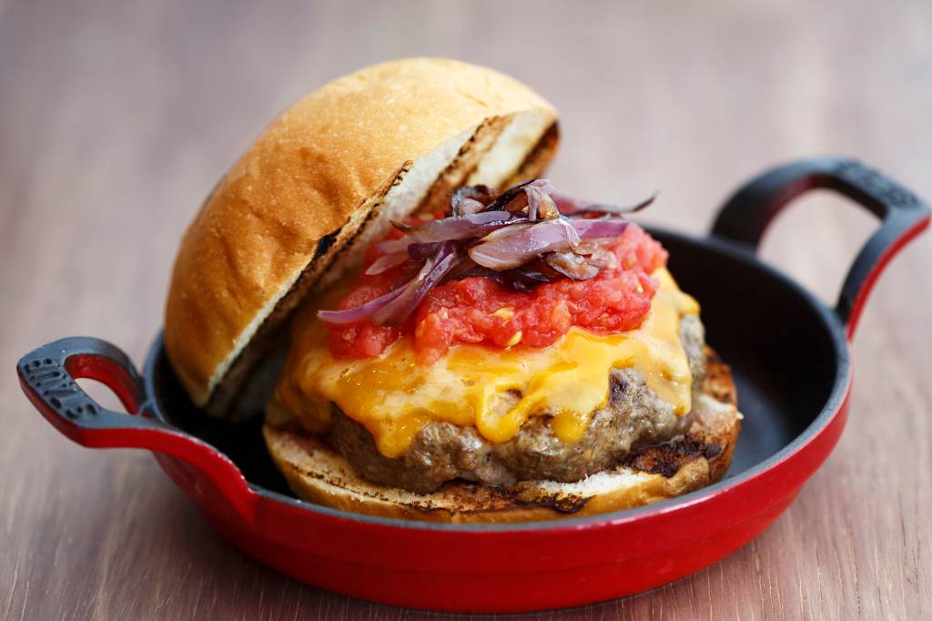 Cortés oferece dose dupla de hambúrguer