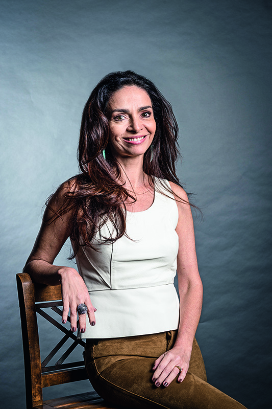 Claudia Ohana estreia musical Vamp, adaptação da novela homônima