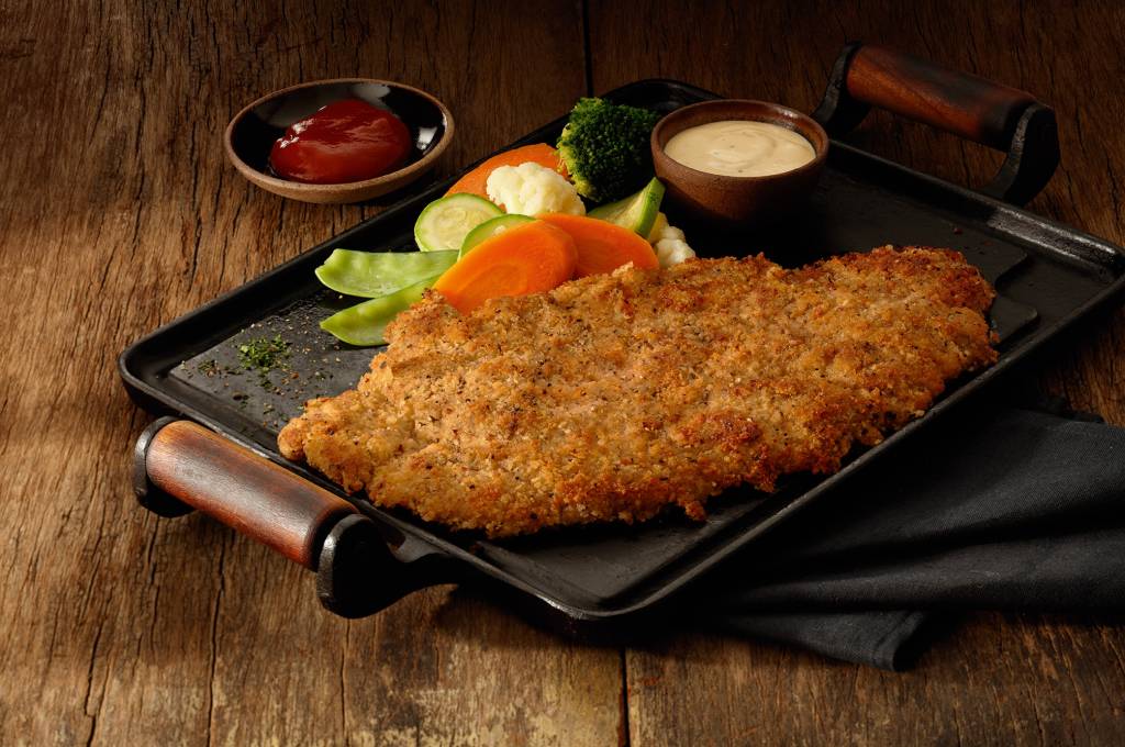 Outback lança steak empanado no horário do almoço
