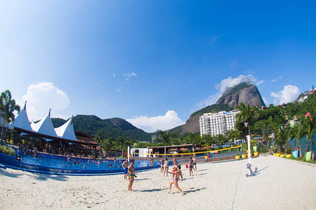 Rio Beach Club recebe Carioca Bazar