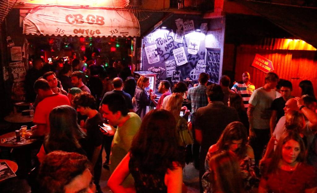 Bar Bukowski tem entrada gratuita para funcionários públicos