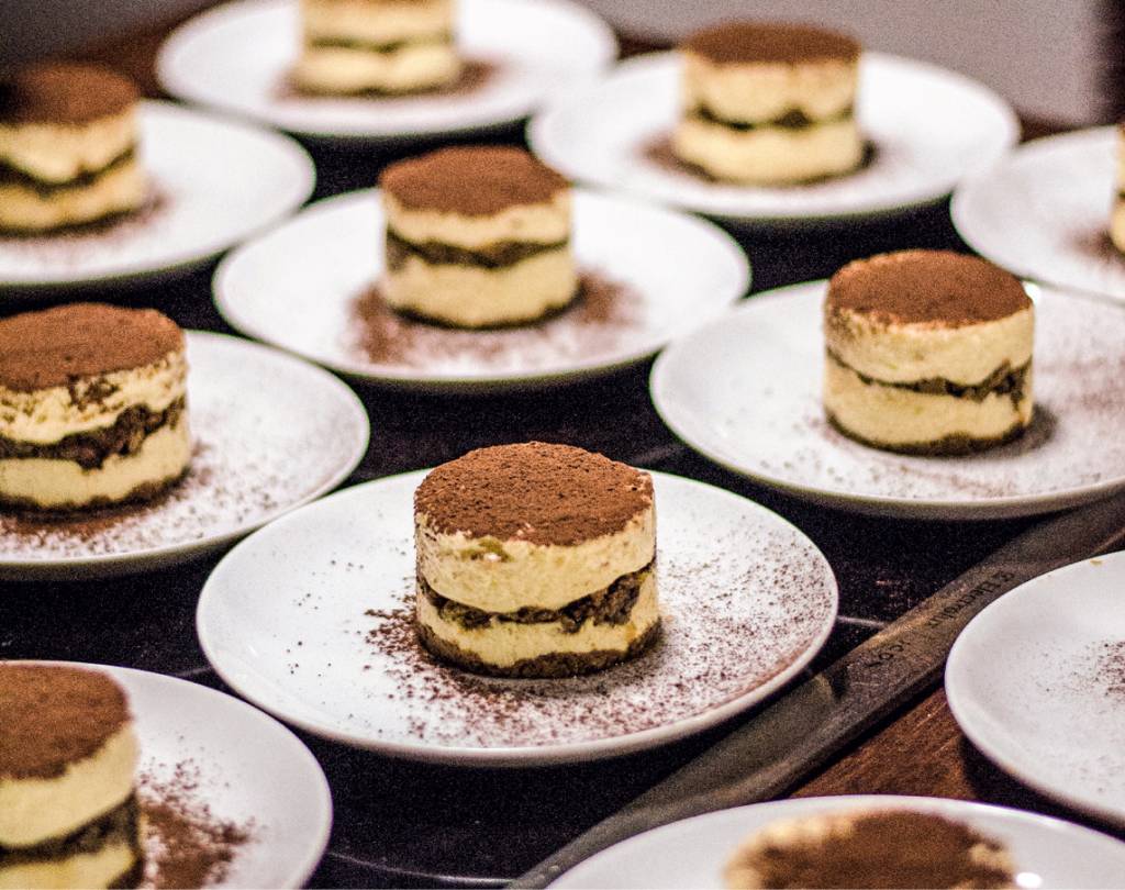 Chef Danio Braga prepara jantares a bordo de um barco