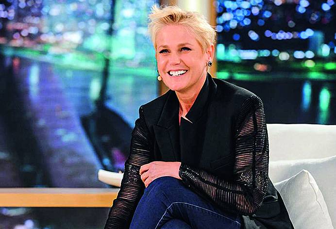 Xuxa prepara estreia de novo programa e desfile de Carnaval