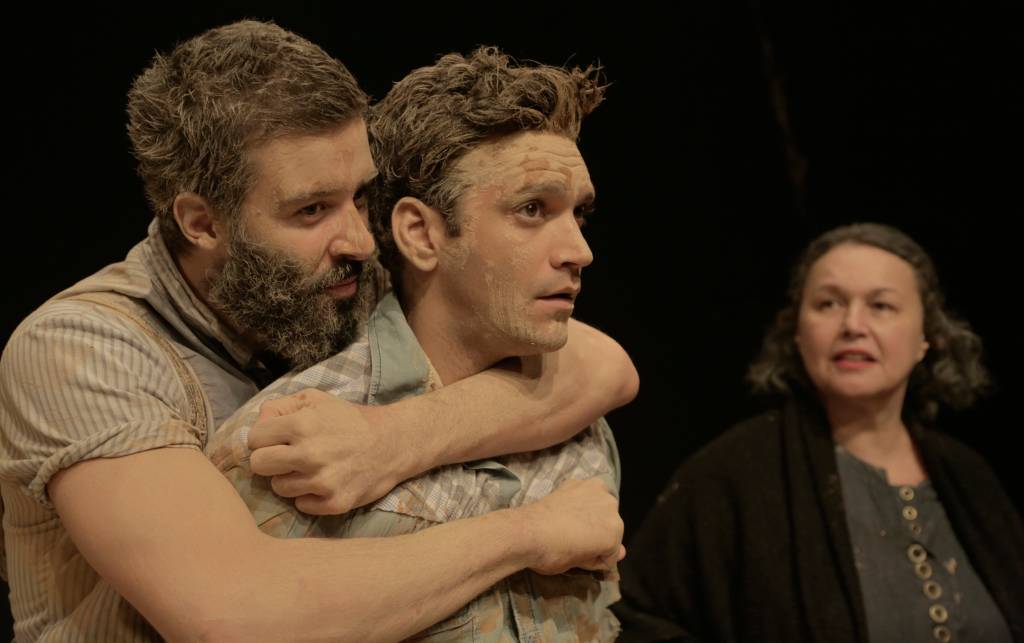 Visceral, peça “Tom na Fazenda” impressiona pela qualidade