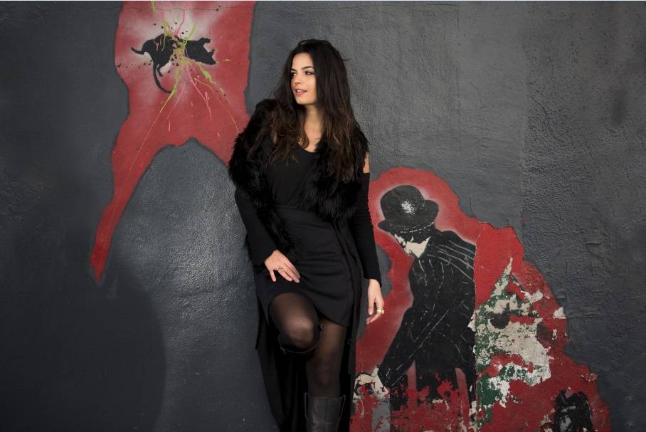 Emanuelle Araújo mostra seu disco-solo no Rival