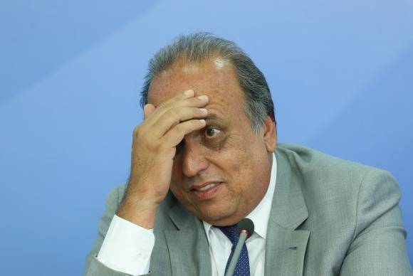 Ministério Público do Rio investiga jatinho de Pezão