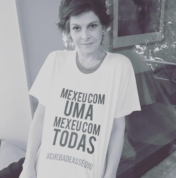 Atrizes vestem a camisa e protestam contra assédio sexual
