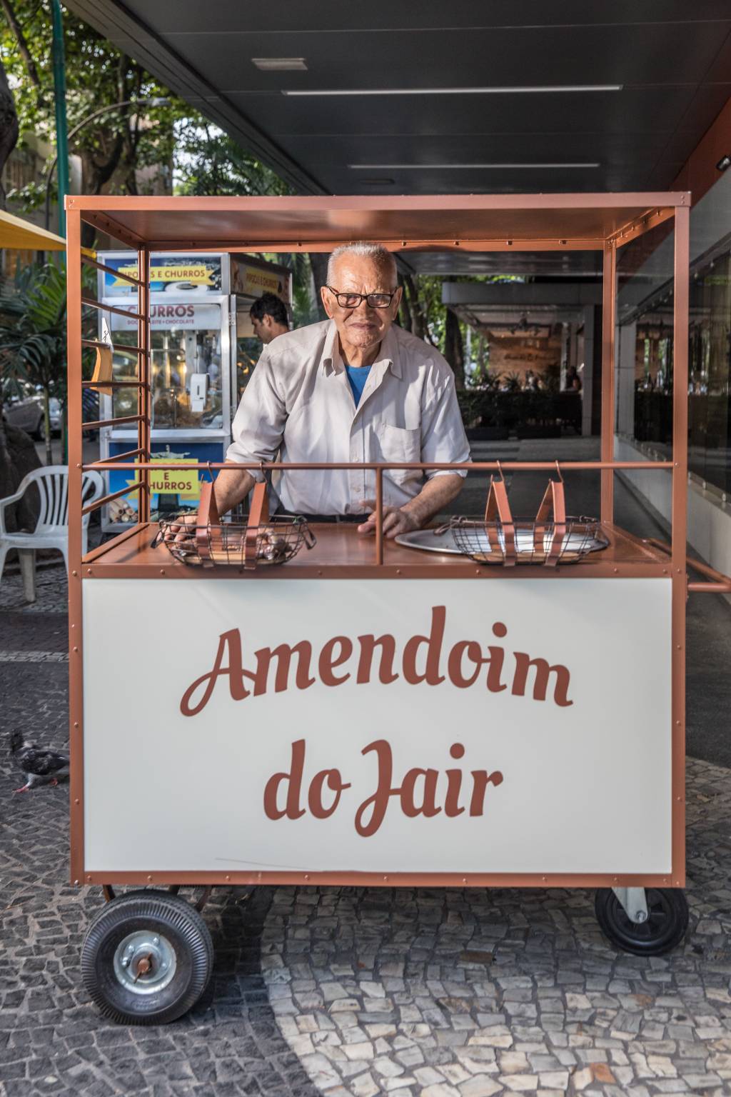 Shopping reforma carrocinha de vendedor de amendoim