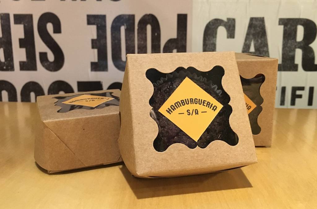 Hamburgueria S/A distribui brownies aos clientes