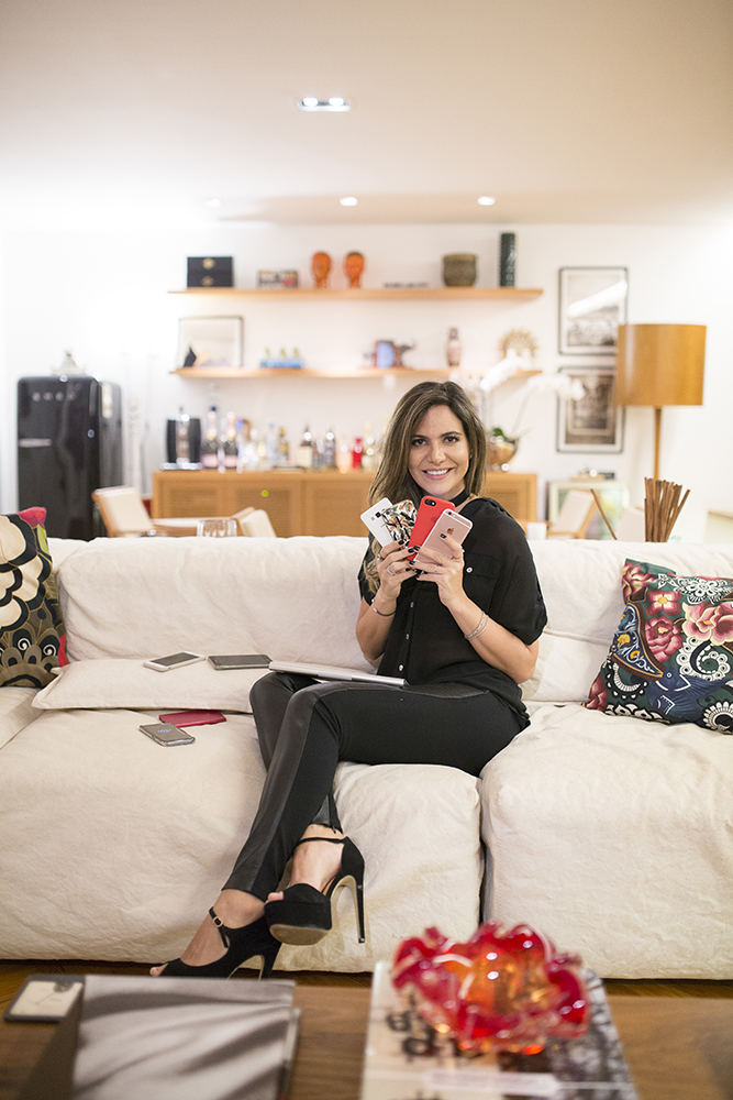 Celular vira compulsão com efeitos danosos à saúde e às relações