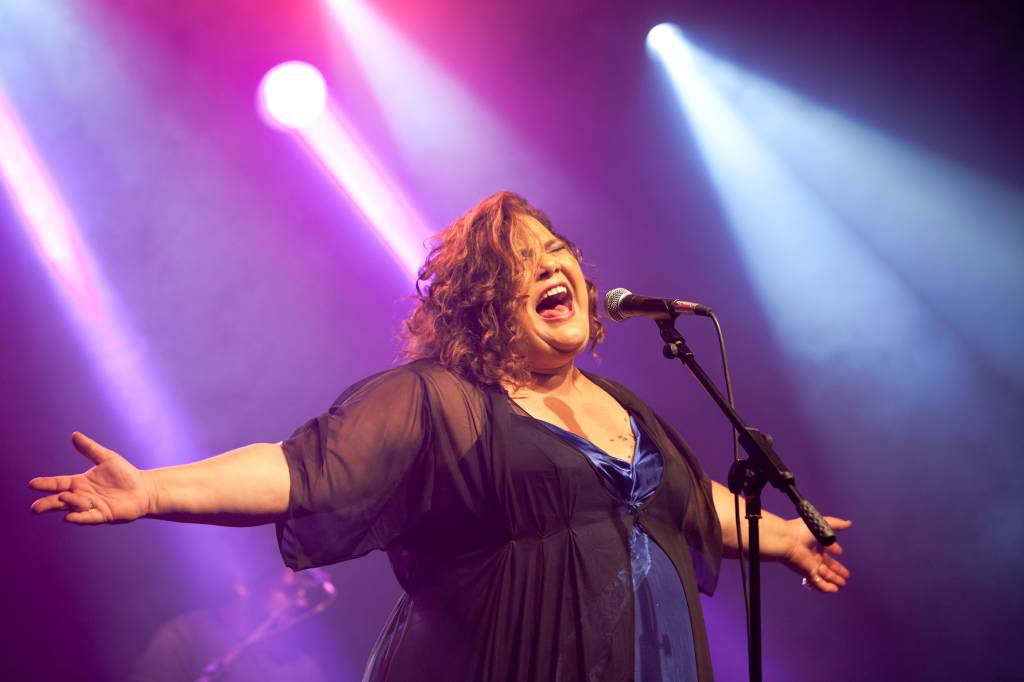 Simone Mazzer faz show de novo disco com grupo de jazz francês