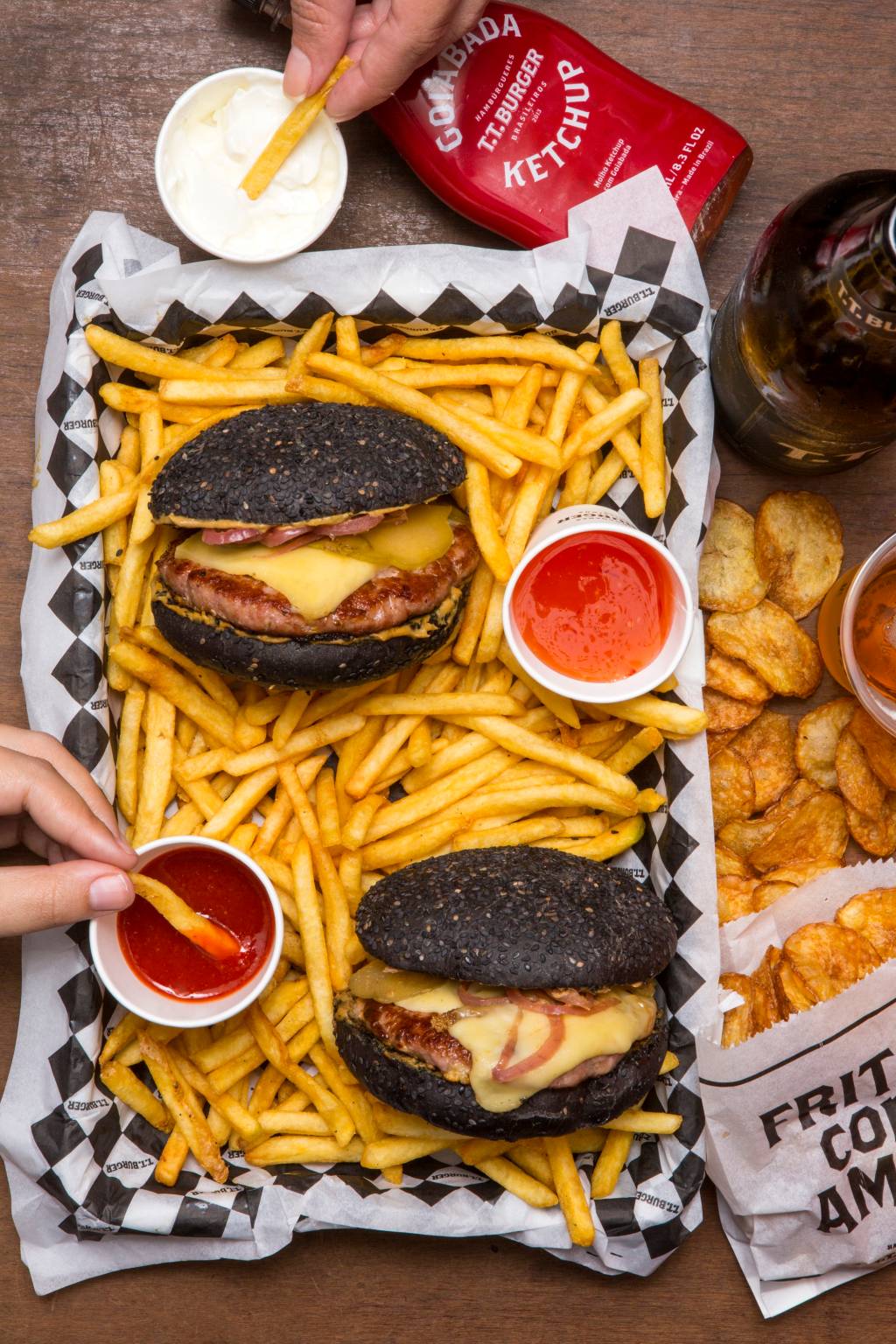 TT Burger Centro oferece batata frita em troca de lixo eletrônico
