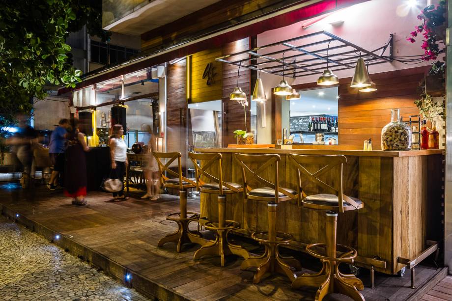 Alessandro & Frederico Caf&eacute;: novo bar na varanda