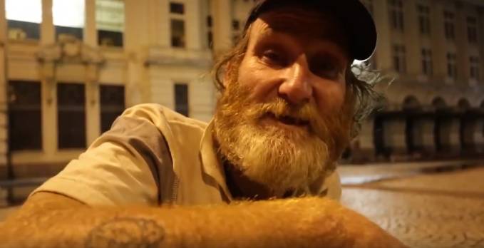 Carioca na Cracolândia paulistana inspira gesto de solidariedade