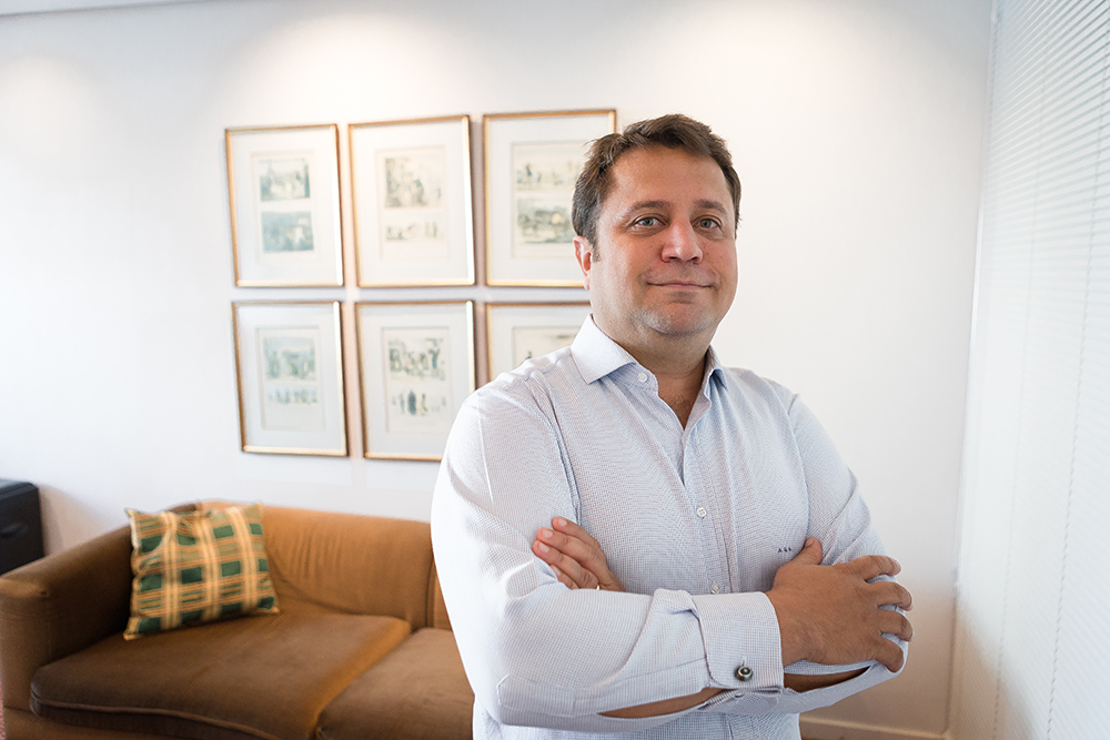 Economista português ajuda a gerir as fortunas dos cariocas