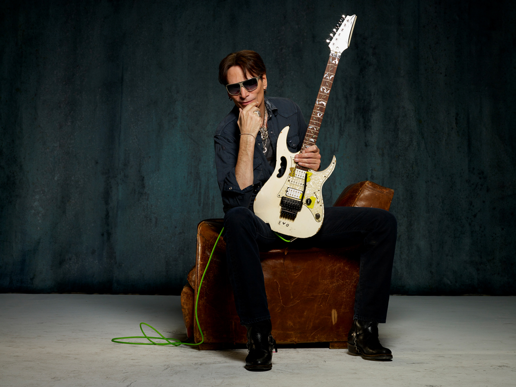 Lenda da guitarra, Steve Vai faz show no Imperator