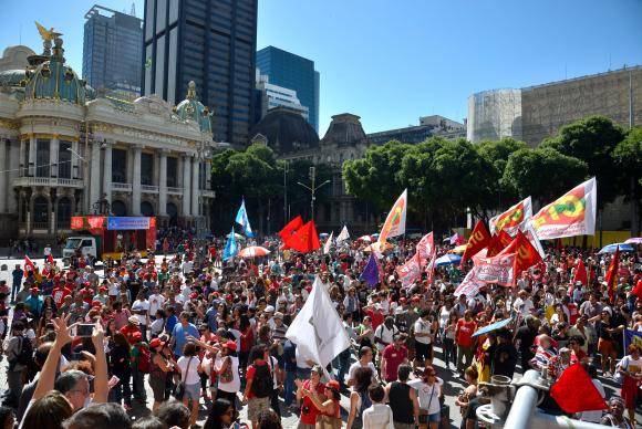 1º de Maio tem ato contra violência e serviços para trabalhador