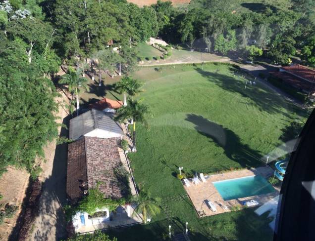 Patrimônio em litígio Fazenda em Vassouras: a ex-mulher quer metade dos 42 imóveis e das dezessete empresas avaliadas em 1 bilhão de reais Patrimônio em litígio Fazenda em Vassouras: a ex-mulher quer metade dos 42 imóveis e das dezessete empresas avaliadas em 1 bilhão de reais