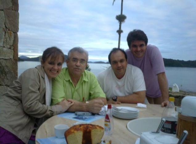 Recordações do passado Itamar com os filhos Daniela, Claudio e Jomar Recordações do passado Itamar com os filhos Daniela, Claudio e Jomar