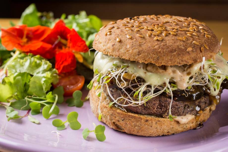 Hambúrguer de feijão azuki, lentilha e beterraba