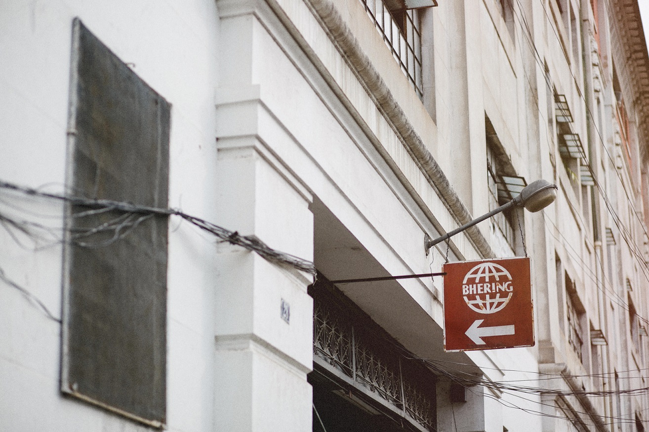Sofia Lemos faz exposição e oficina de colagem na Fábrica Bhering
