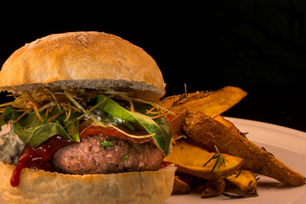 Vencedora do MasterChef cria cardápio para o Lapa 40 Graus