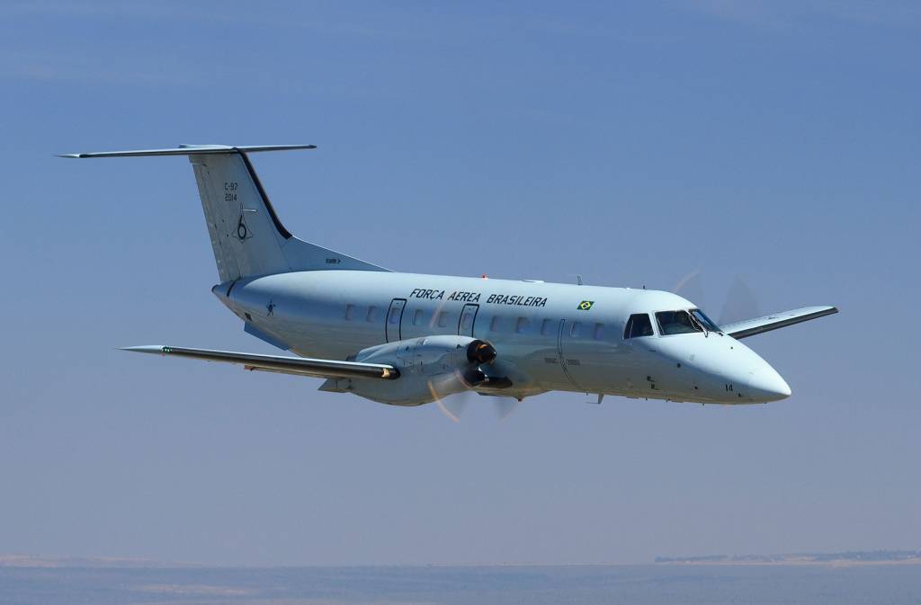 Avião da FAB faz pouso forçado na Base Aérea do Galeão
