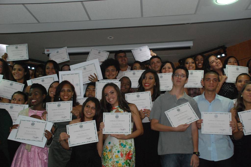 Ibeu lança curso de inglês com bolsas para alunos da rede pública