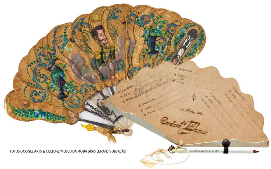 Museu da Moda Brasileira: a casa revela modismos e costumes do s&eacute;culo XIX, como os leques usados em eventos sociais e carn&ecirc;s em que as damas anotavam com quem dan&ccedil;avam nos bailes