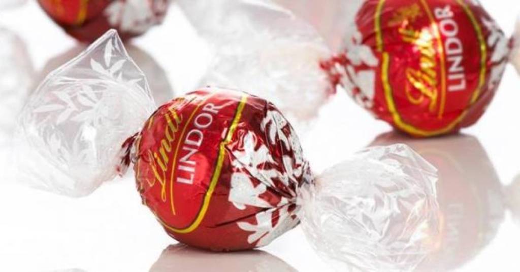 Lindt distribui, de graça, trufas feitas na hora