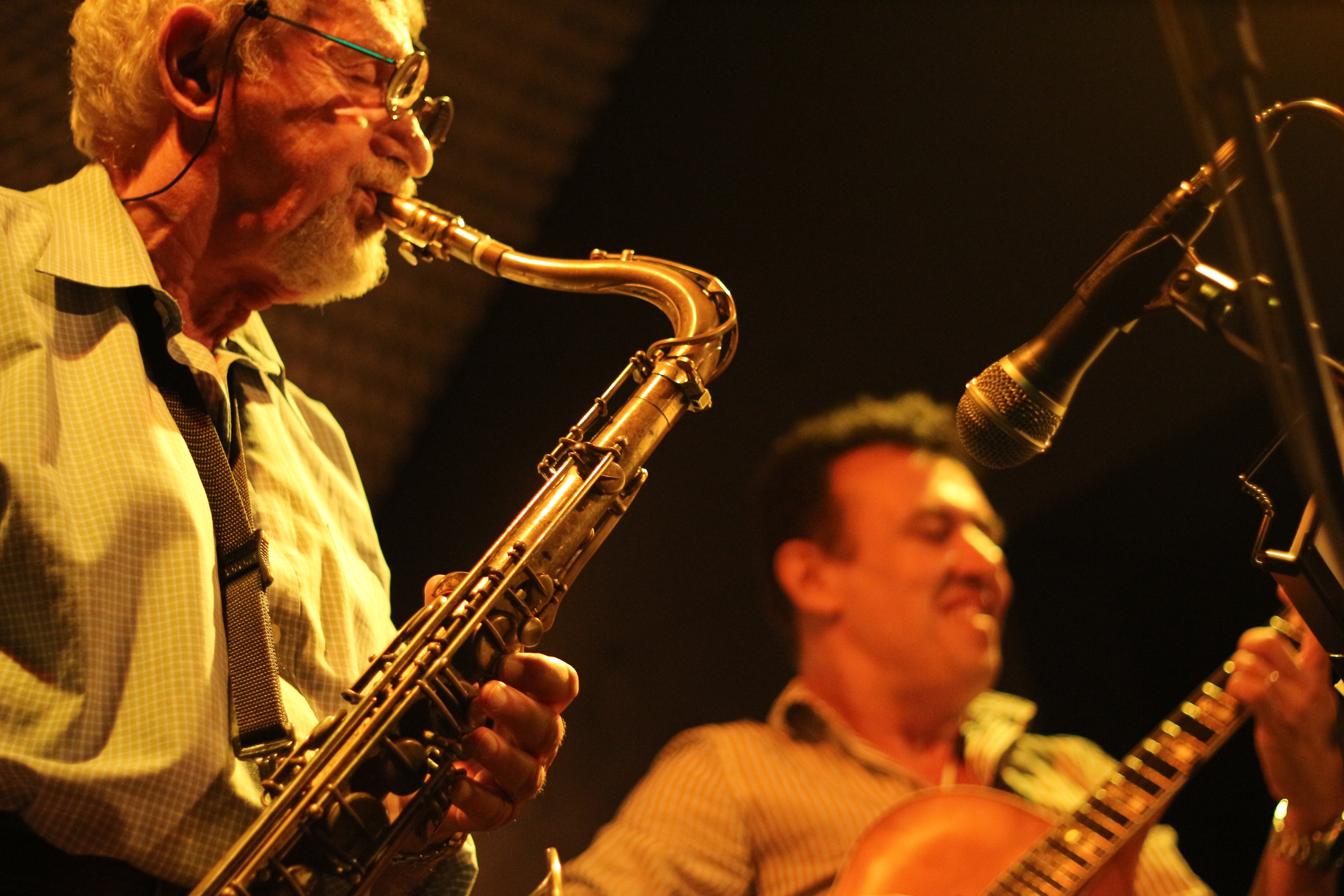 Lendário saxofonista, Hector Costita volta ao Beco das Garrafas