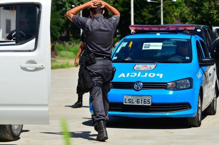PM se incomoda com barulho na frente de casa e mata garoto que jogava bola