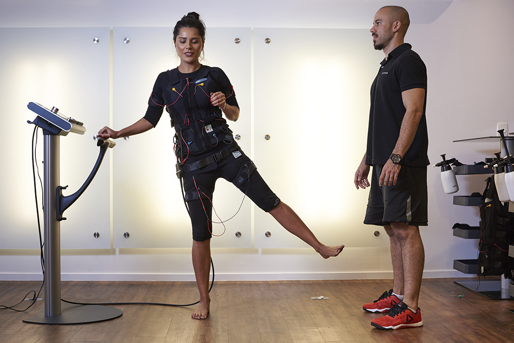 Treino com exercícios e choques elétricos vira febre fitness