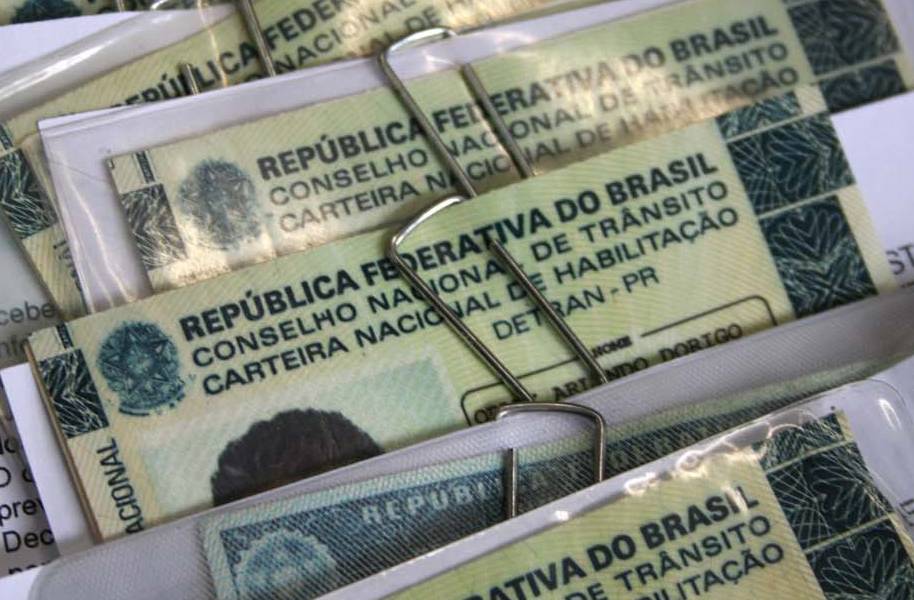 Carteiras de motorista vencidas na pandemia têm prazo extra para renovação