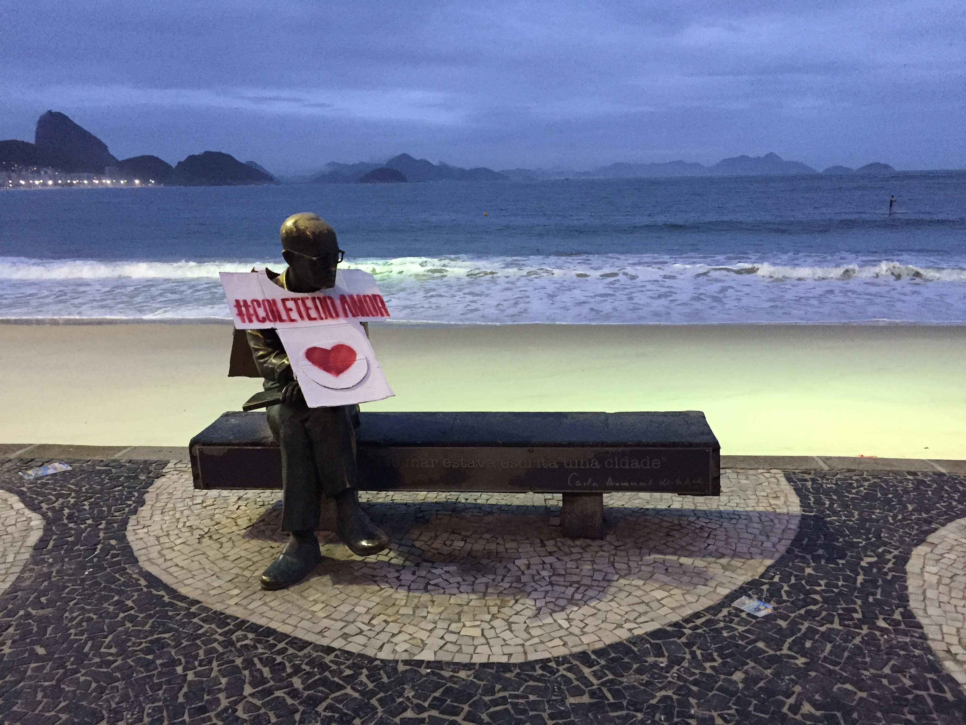 Coletes do Amor vestem personagens históricos no Rio