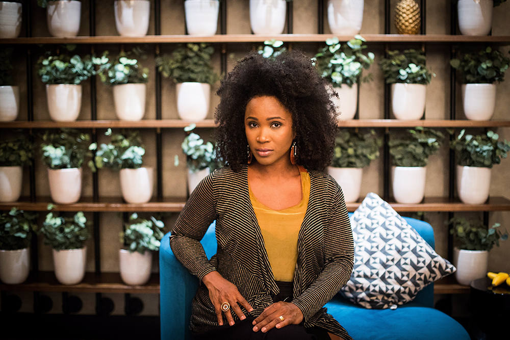 Escritora Kenia Maria luta pelos direitos das mulheres negras